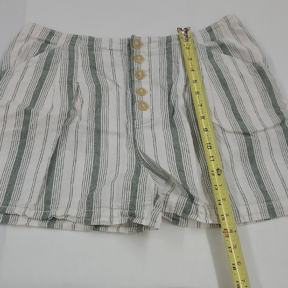 Anthropologie Olive Green And White Striped Button Shorts Size 10 - Picture 3 of 10